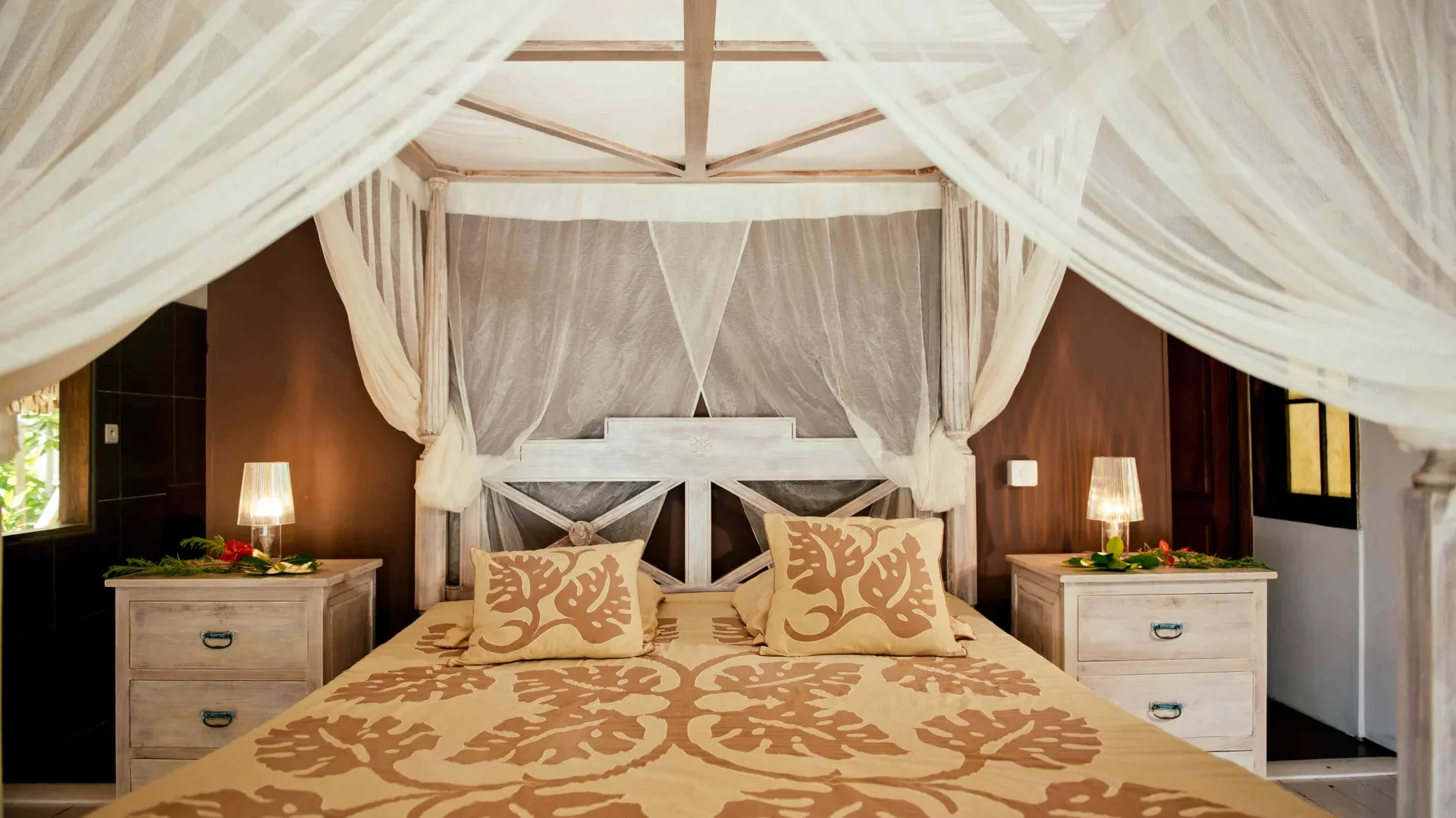 Bed in a Tahitian guesthouse© Hélène Havard